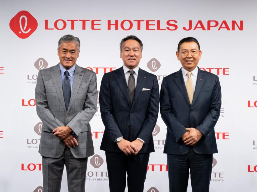 【記者発表会の様子】左からロッテホールディングス：玉塚 元一、LOTTE HOTELS JAPAN：福井 朋也、ホテルロッテ：Jung Hosuck