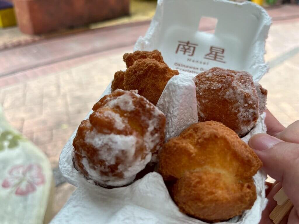 揚げたてのサータアンダギー
