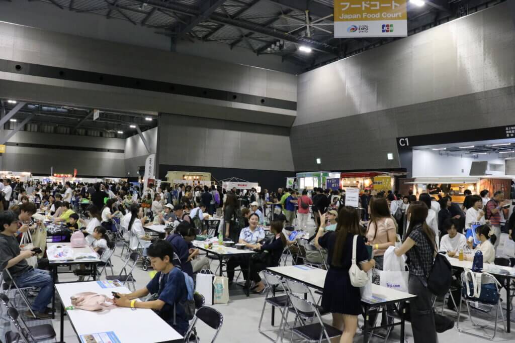 展示ホール内 フードコート