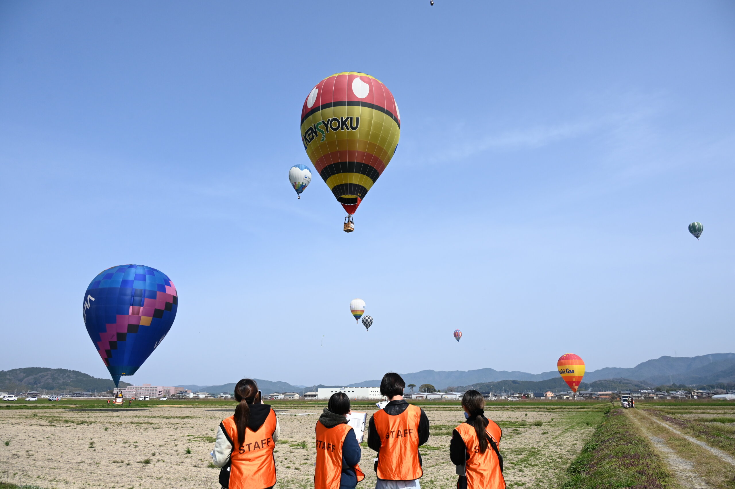 京都・亀岡、バルーンフェスティバル2026開催決定！桜舞う4月の空を