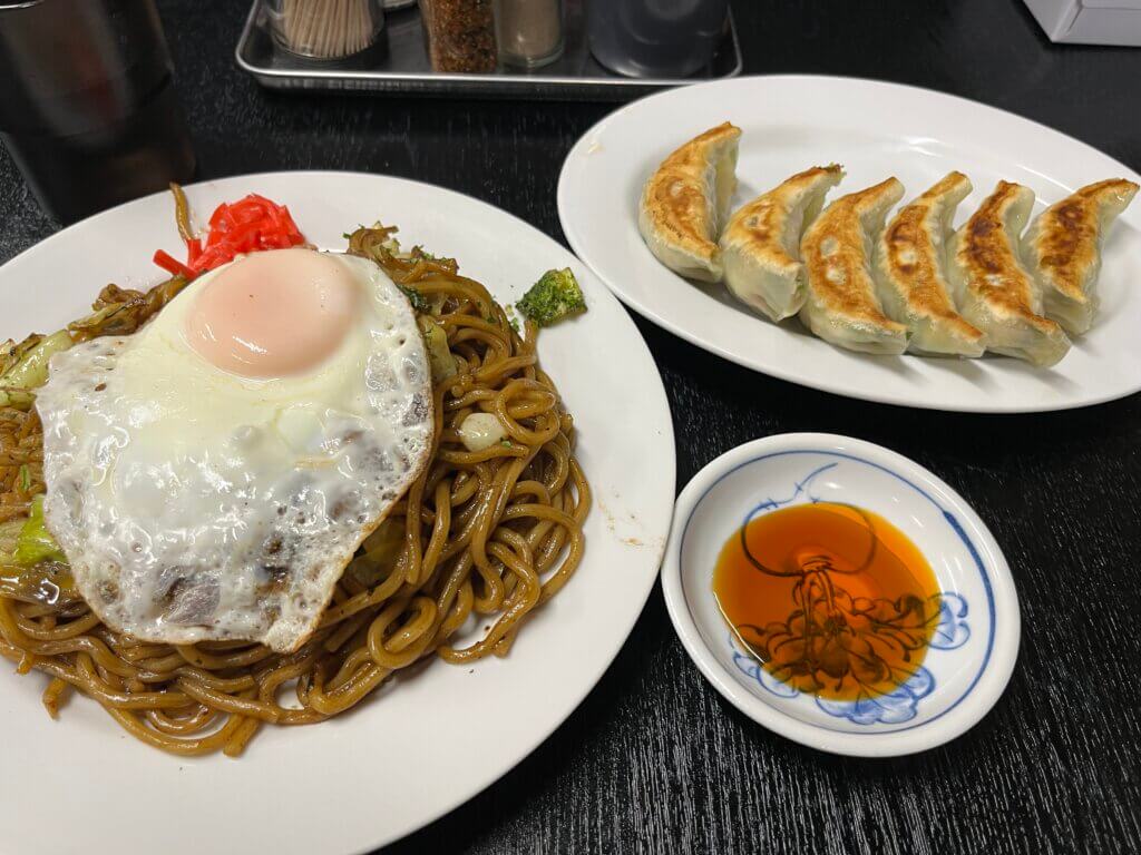 餃子と焼きそば