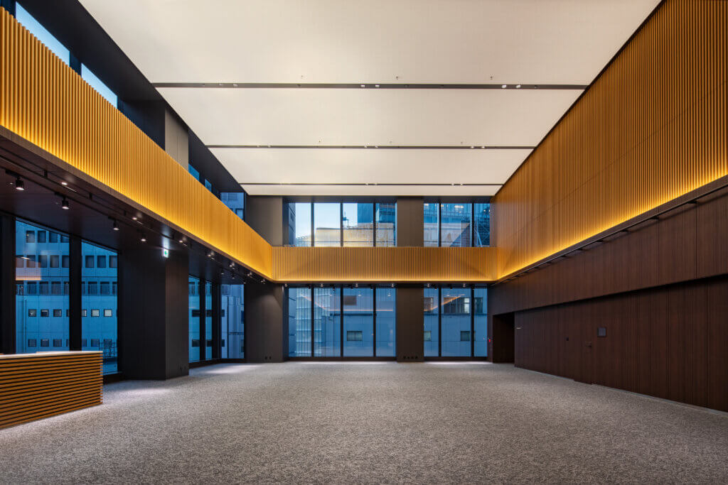 TO YAESU HALLホワイエ