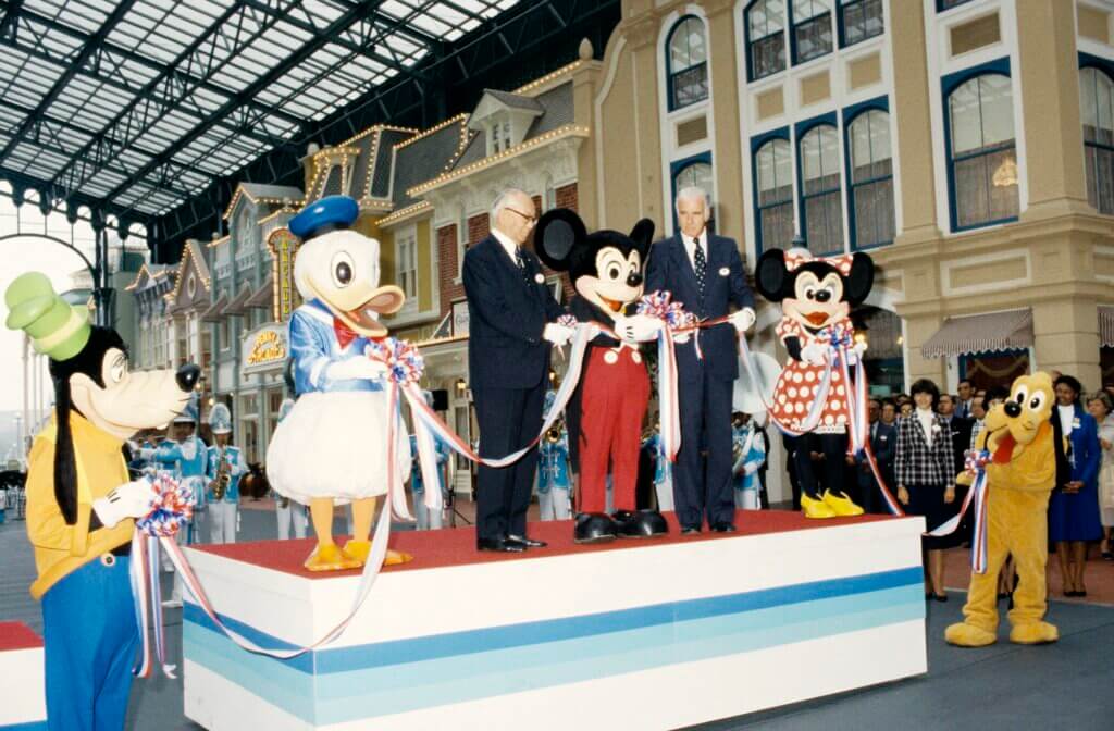 ©Disney　1983年東京ディズニーランド　グランドオープニングの様子