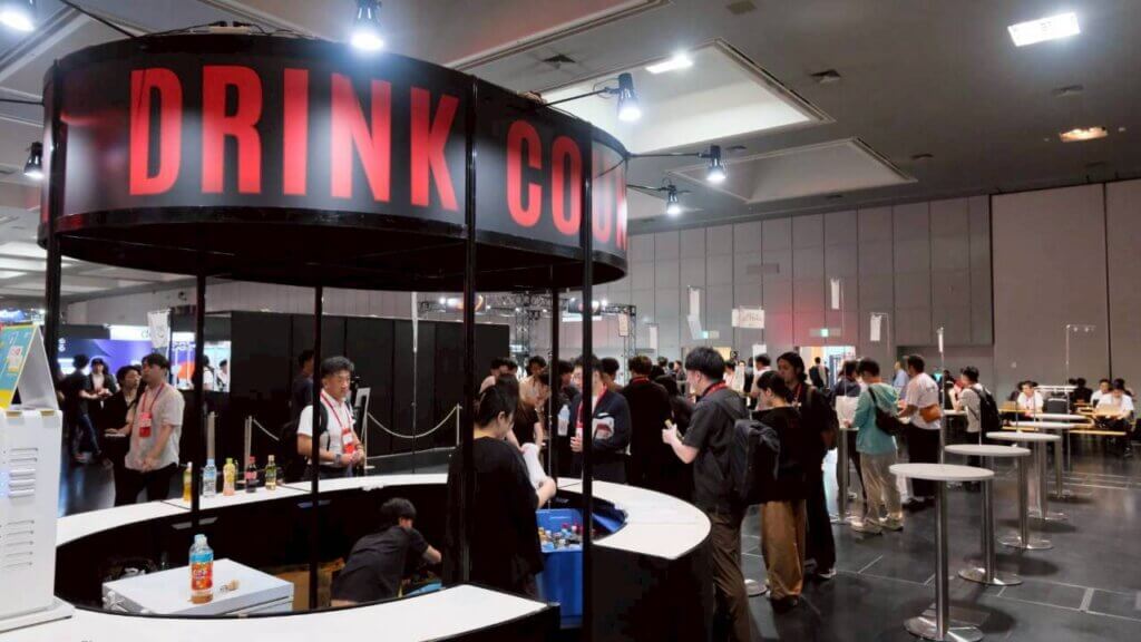 ドリンクコーナー。無料でドリンクをいただけます。歩き回った後にはありがたい。