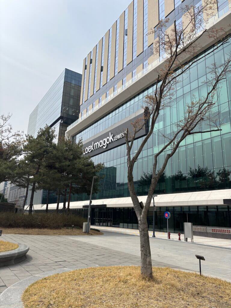展示場とホテルが一体となり直結したCOEX麻谷の外観