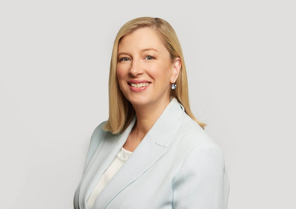 Julia Swanson氏
