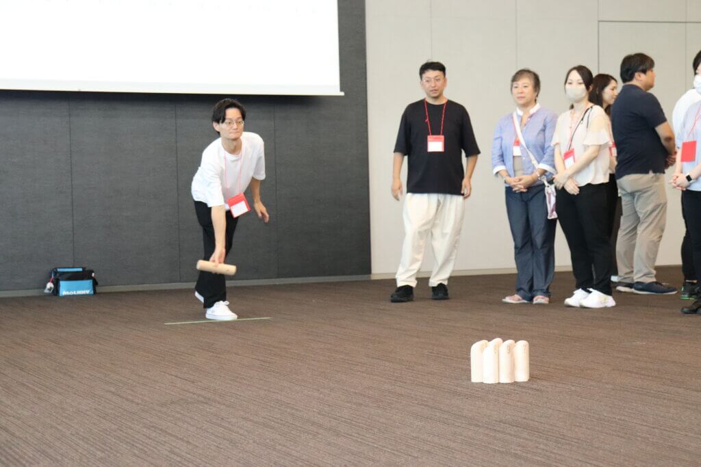 （前回の様子）チーム対抗のモルック大会