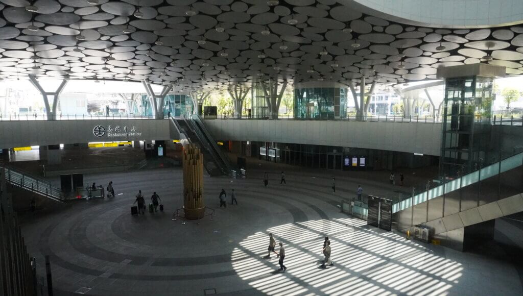 高雄駅、こういうのが好きですね