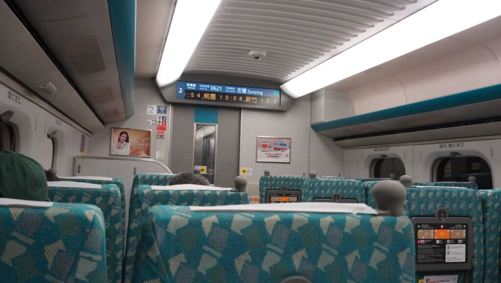 台湾高鐵は日本の新幹線技術(700系ベースの車両や地震対策)を初輸出。欧州の土木規格と融合した日欧ハイブリッド鉄道でもあります
