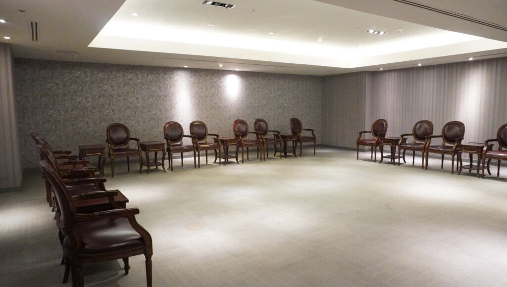 舞台袖にはシャワー、トイレ付きのVIPルームが用意されています。