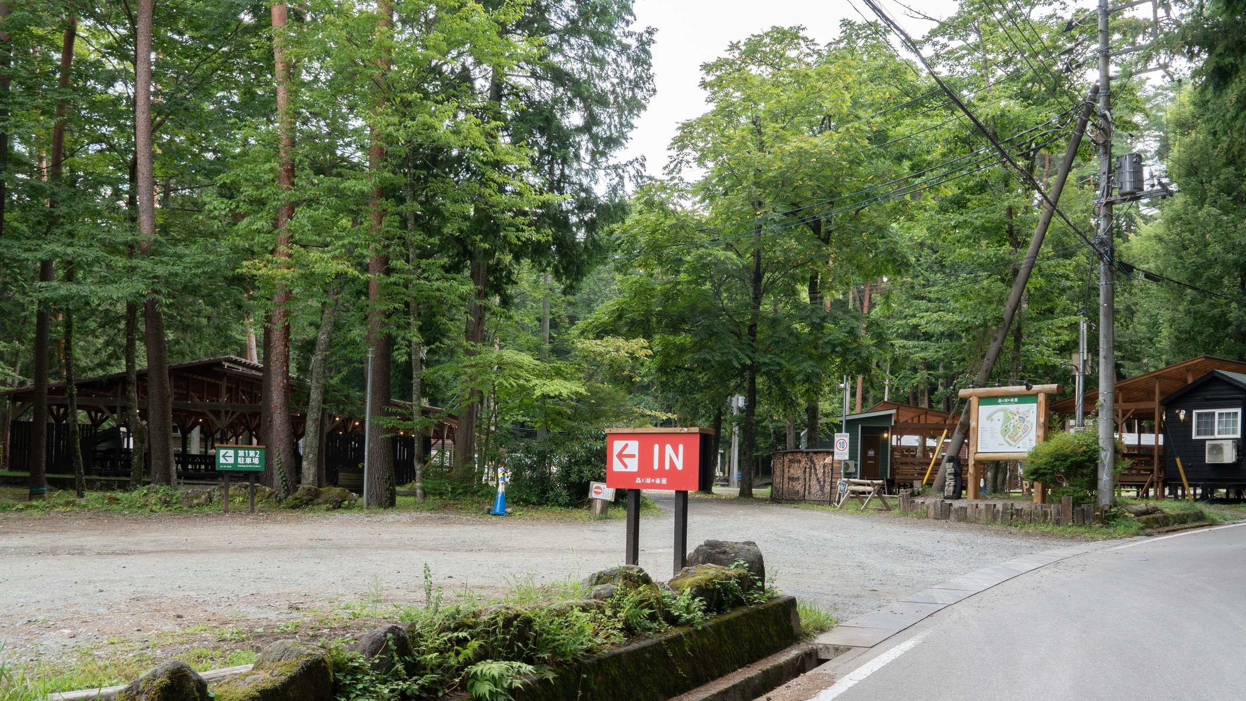 森と湖の楽園 Workshop Camp Resort 入り口駐車場(筆者撮影)