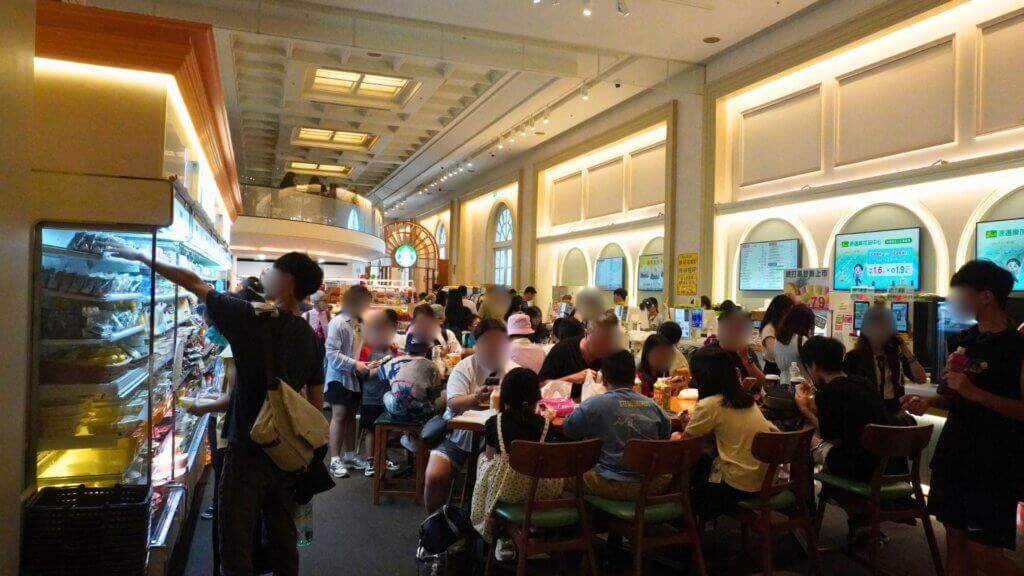 コンビニにはイートインスペースがあります