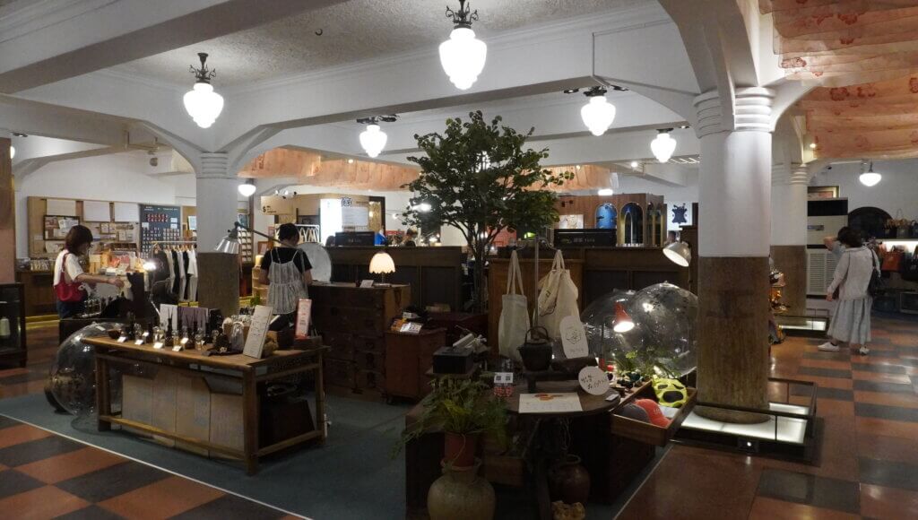 林百貨　店内